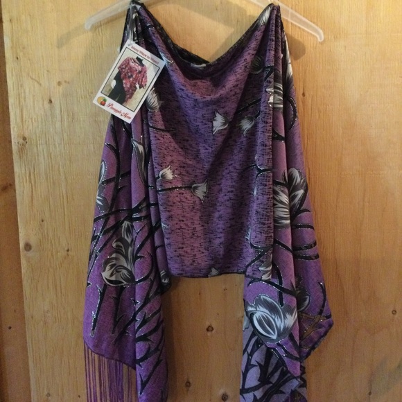 Shawl - Picture 1 of 5